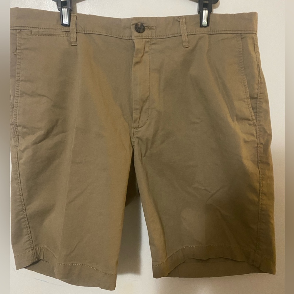 Khaki men’s size 34 shorts.
